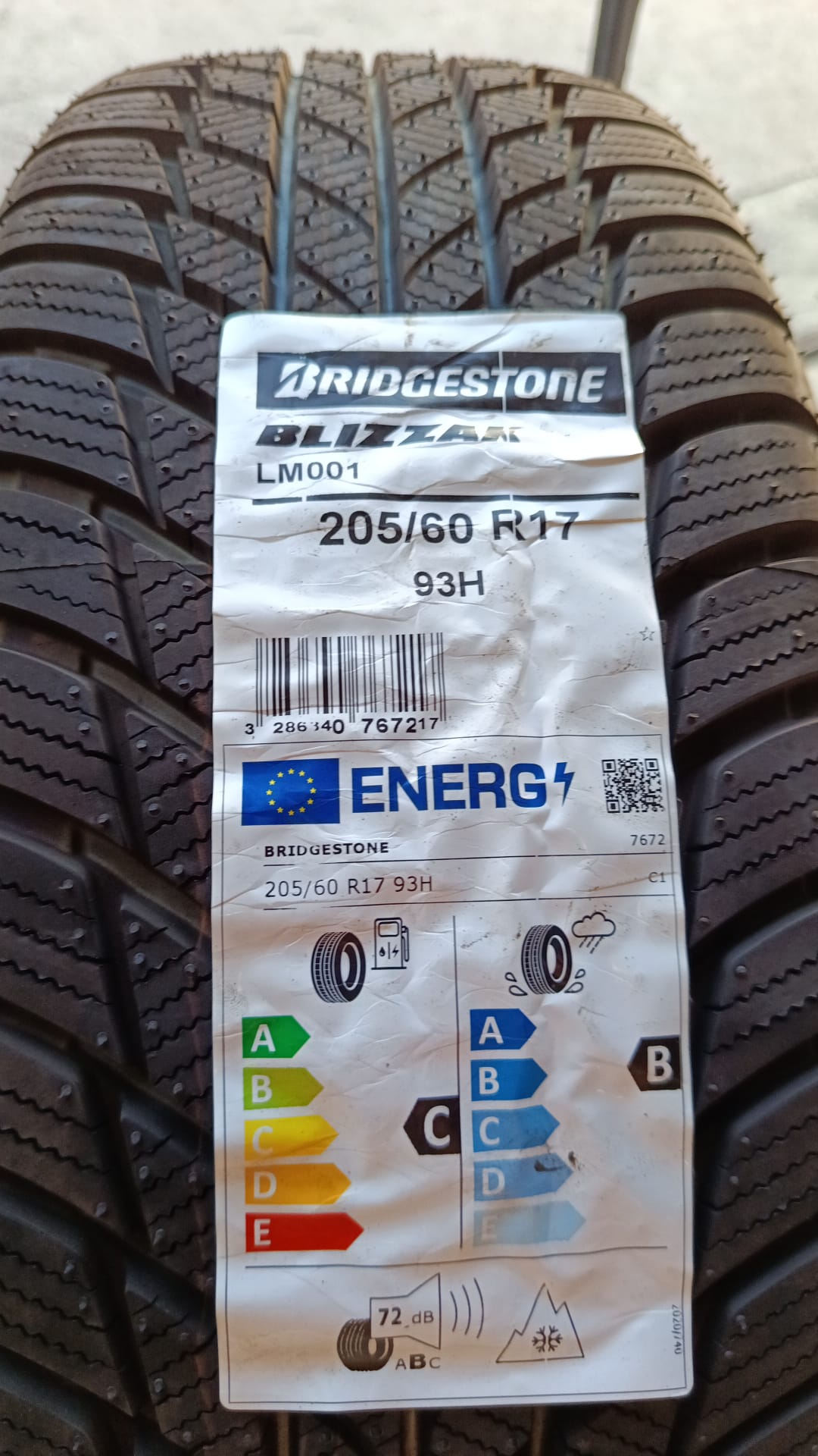 Bridgestone BLIZZAK LM001